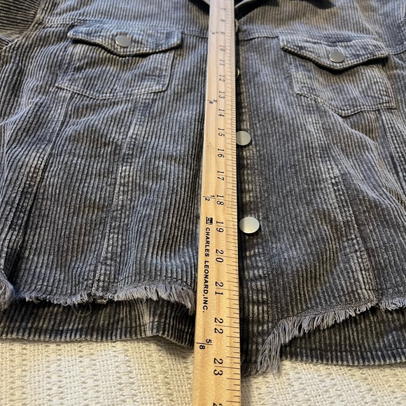 #3310. LCRRRN Cropped Corduroy Gray Jacket. Women's Size M - Picture 9 of 10